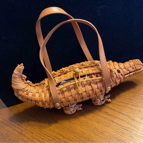 Tommy Bahama Woven Alligator/Retailer Basket Purse in Tan NWT collectible - Picture 3 of 10